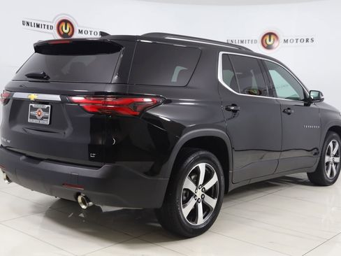 Used 2023 Chevrolet Traverse LT w/ LT Premium Package AWD/4WD image 3