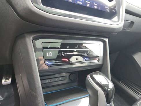 Used 2024 Volkswagen Tiguan SE R-Line image 30