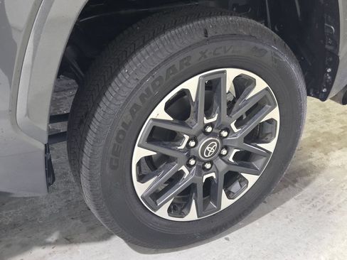 Used 2025 Toyota Tundra Limited AWD/4WD image 17