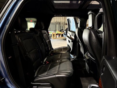 Used 2019 Lincoln Navigator Select w/ Technology Package RWD image 22