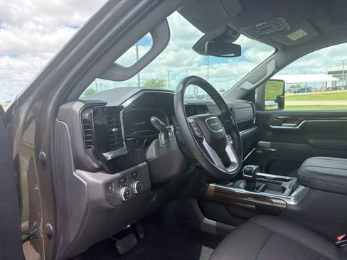 Used 2024 GMC Sierra 1500 Elevation w/ Preferred Package AWD/4WD image 9