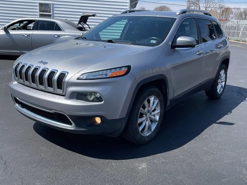 Used 2017 Jeep Cherokee Limited AWD/4WD image 2