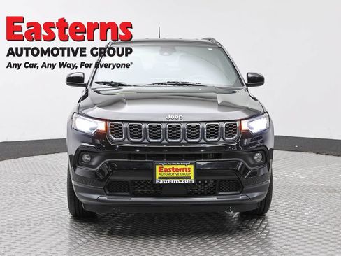 Used 2024 Jeep Compass Latitude AWD/4WD image 2