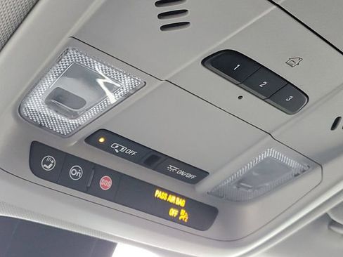 Used 2023 Chevrolet Equinox Premier image 21