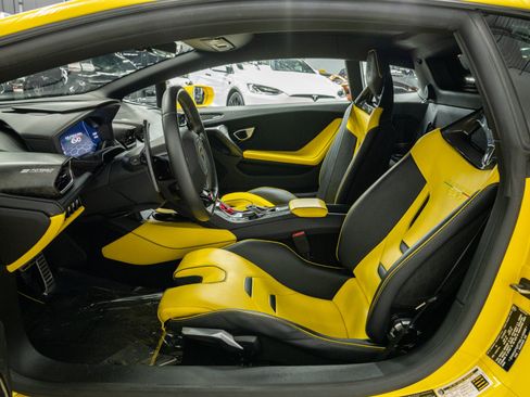 Used 2021 Lamborghini Huracan EVO RWD image 35