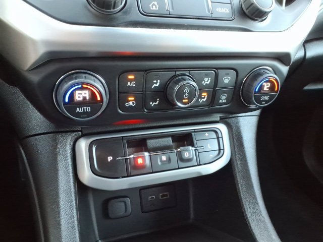 Used 2023 GMC Acadia SLE FWD image 31