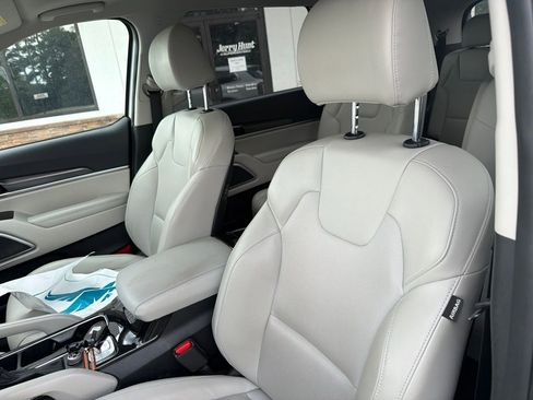 Used 2023 Kia Telluride S w/ S Sunroof Package FWD image 3