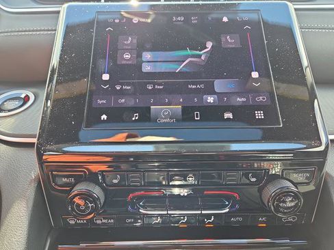 New 2025 Jeep Grand Cherokee Altitude image 19