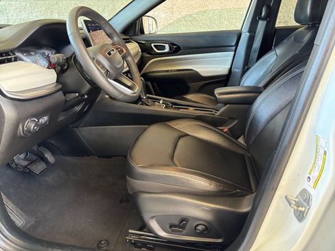 Used 2025 Jeep Compass Limited AWD/4WD image 27