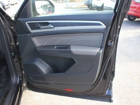 Used 2022 Volkswagen Atlas Cross Sport SEL image 31