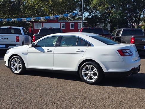 Used 2016 Ford Taurus SE image 25