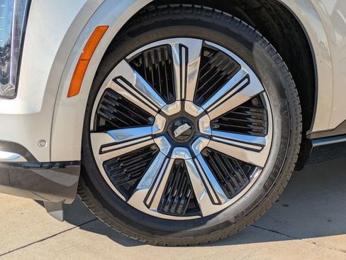 New 2025 Cadillac Escalade IQ Luxury 2 image 8