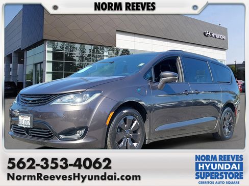 Used 2019 Chrysler Pacifica Limited w/ Advanced Safetytec Group image 1