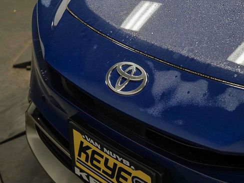 New 2026 Toyota Prius Plug-In Hybrid FWD image 9