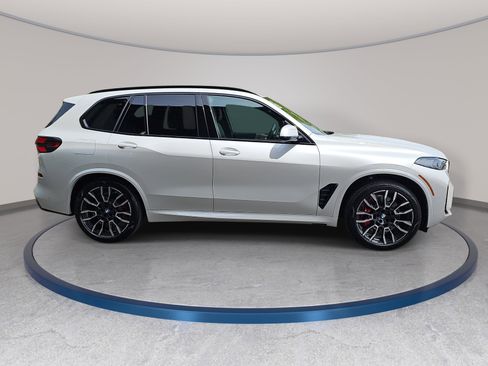 New 2026 BMW X5 xDrive50e w/ M Sport Package AWD/4WD image 4
