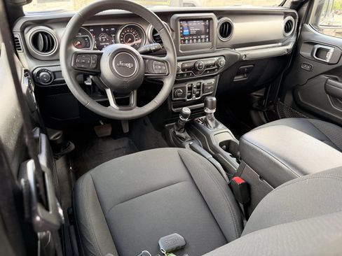 Used 2023 Jeep Gladiator Sport AWD/4WD image 8