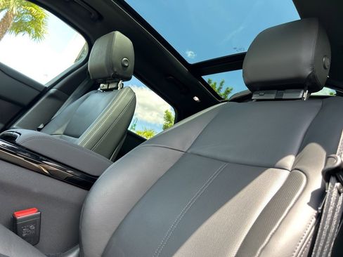 New 2026 Land Rover Range Rover Velar Dynamic SE image 26