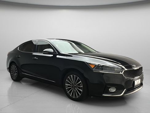 Used 2017 Kia Cadenza Premium FWD image 1