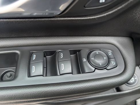 Certified 2024 GMC Terrain SLT image 11