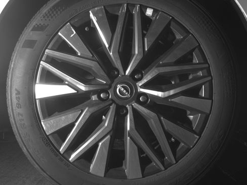 Used 2025 Nissan Altima 2.5 SV FWD image 13