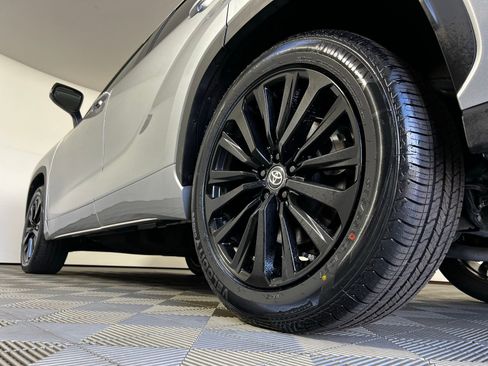 Certified 2025 Toyota Highlander XSE image 28