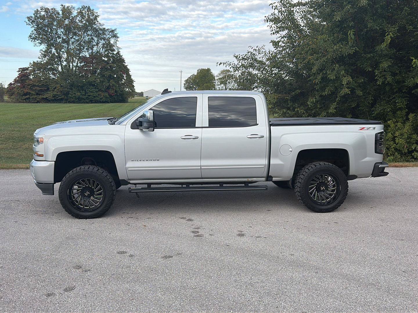Used 2017 Chevrolet Silverado 1500 LT w/ All Star Edition AWD/4WD image 2
