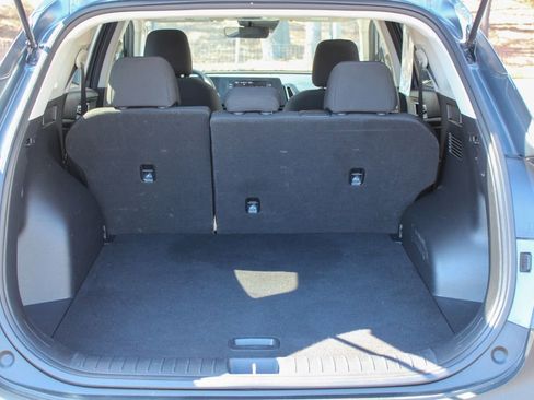 Used 2023 Kia Sportage LX image 9