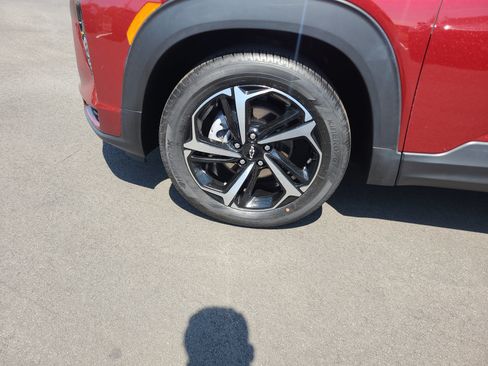 Used 2022 Chevrolet TrailBlazer RS w/ Technology Package FWD image 9