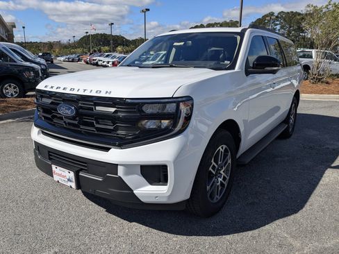 Certified 2025 Ford Expedition Max Active image 9