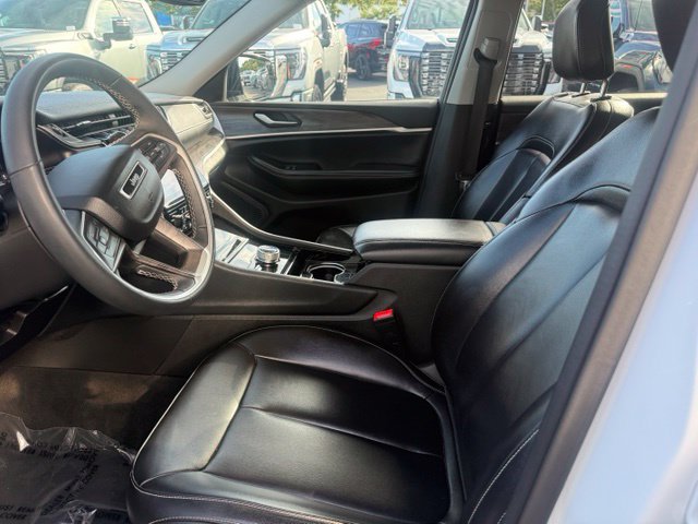 Used 2023 Jeep Grand Cherokee L Limited AWD/4WD image 10