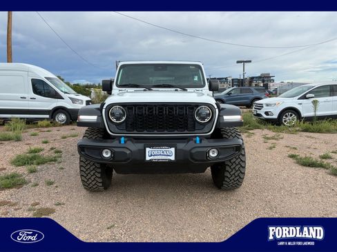 Used 2024 Jeep Wrangler Unlimited AWD/4WD image 8