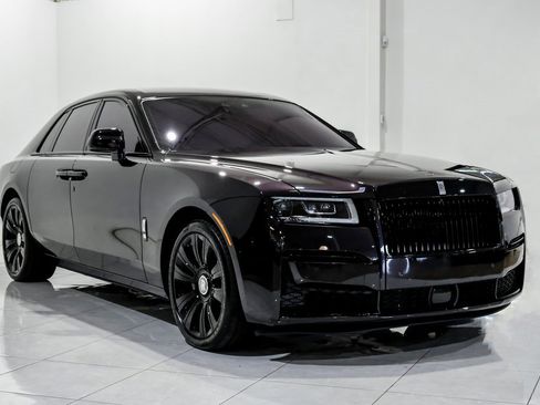 Used 2024 Rolls-Royce Ghost image 3