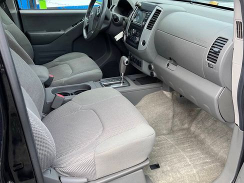 Used 2015 Nissan Frontier SV w/ SV Value Truck Package AWD/4WD image 8