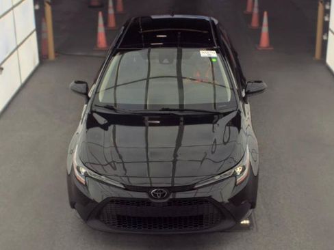 Used 2020 Toyota Corolla LE FWD image 3