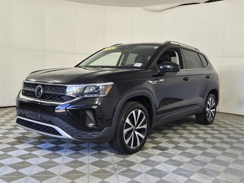 Used 2024 Volkswagen Taos SE image 4