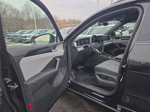 New 2026 Volkswagen Tiguan SE R-Line image 11