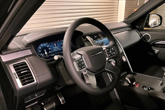 New 2026 Land Rover Discovery Limited Edition AWD/4WD image 7