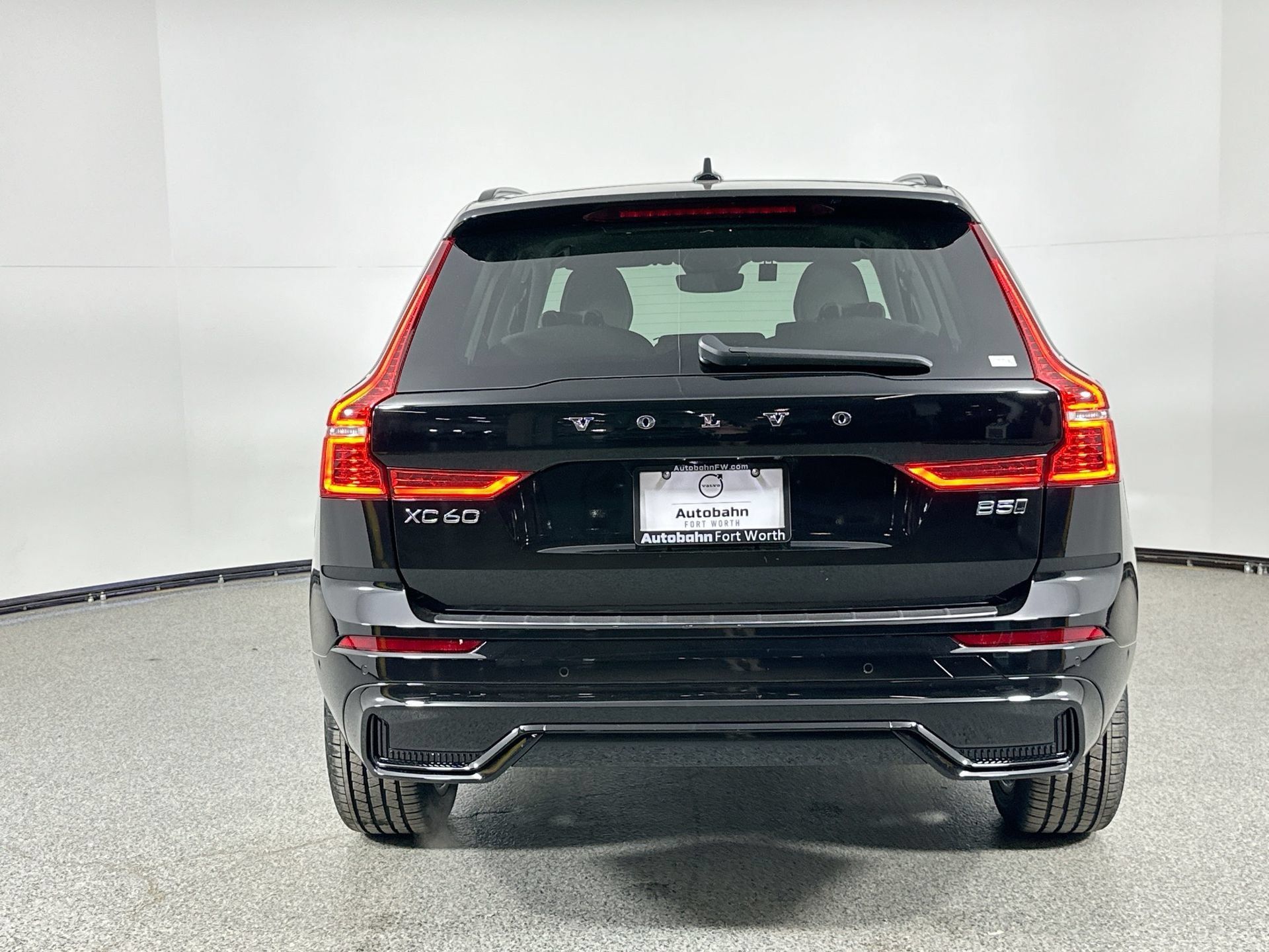 Certified 2025 Volvo XC60 B5 Plus w/ Protection Package Premier AWD/4WD image 6