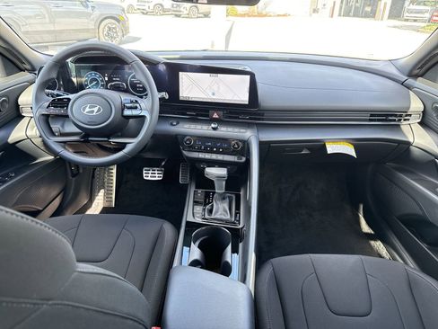 Used 2025 Hyundai Elantra SEL w/ Cargo Package image 10