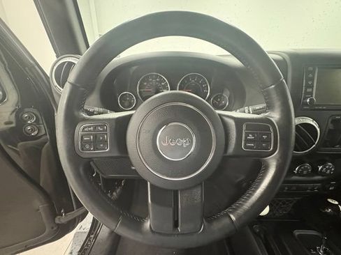 Used 2015 Jeep Wrangler Unlimited Sahara w/ Dual Top Group AWD/4WD image 13