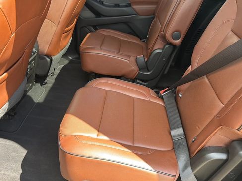Used 2018 Chevrolet Traverse High Country AWD/4WD image 40