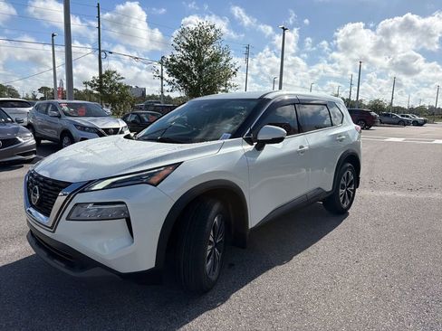 Used 2021 Nissan Rogue SV FWD image 3