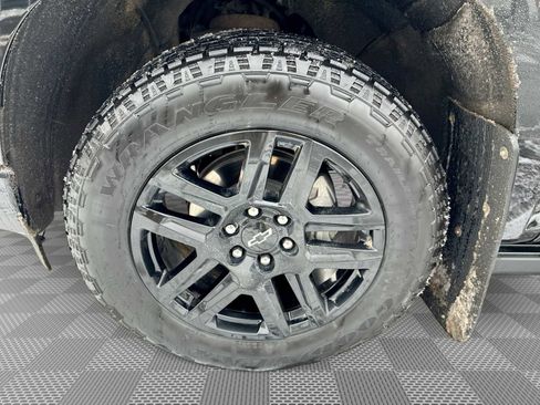 Certified 2024 Chevrolet Silverado 1500 High Country w/ Technology Package image 33