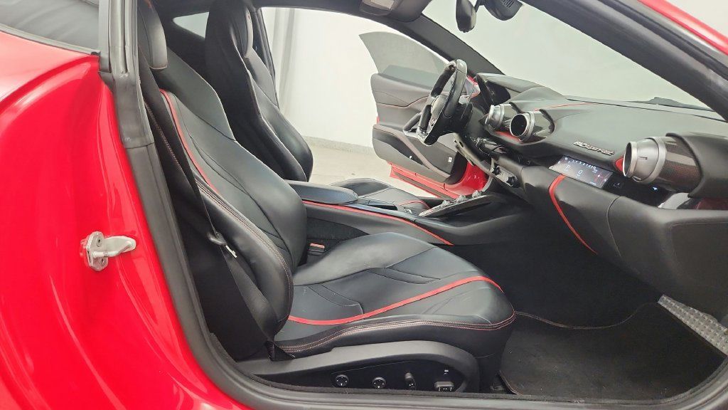Used 2018 Ferrari 812 Superfast RWD image 33