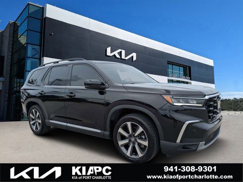 Used 2025 Honda Pilot Touring image 1