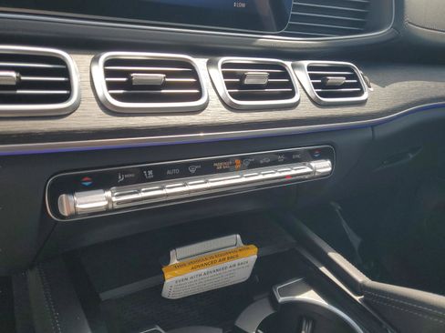 Certified 2026 Mercedes-Benz GLS 450 4MATIC image 33