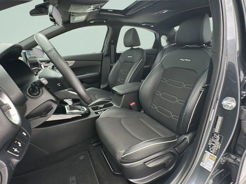 Used 2022 Kia Forte GT-Line w/ GT-Line Premium Package FWD image 13
