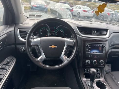 Used 2016 Chevrolet Traverse LT w/ Style and Technology Package FWD image 14