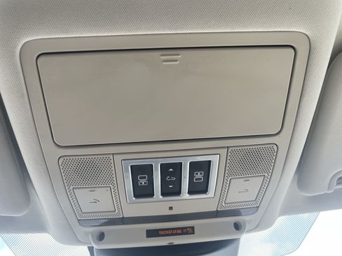 Used 2017 Land Rover Discovery HSE AWD/4WD image 25