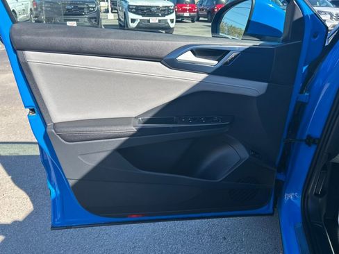 Used 2024 Volkswagen Taos SE image 23